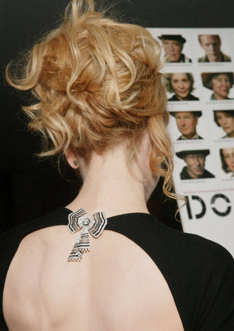 How to wear a brooch like Nicole Kidman