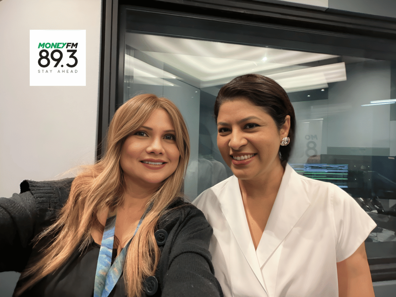 Maninder Krishnan, image consultant Singapore, on MONEY FM 89.3 with Michelle Martin discussing capsule wardrobes for busy professionals